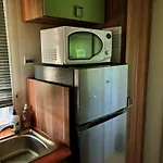 Mobilhome Au Bord Du Avec Piscine キャンプ場