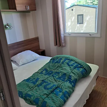 Mobilhome Climatise Au Bord Du Avec Piscine Saint-Gérons